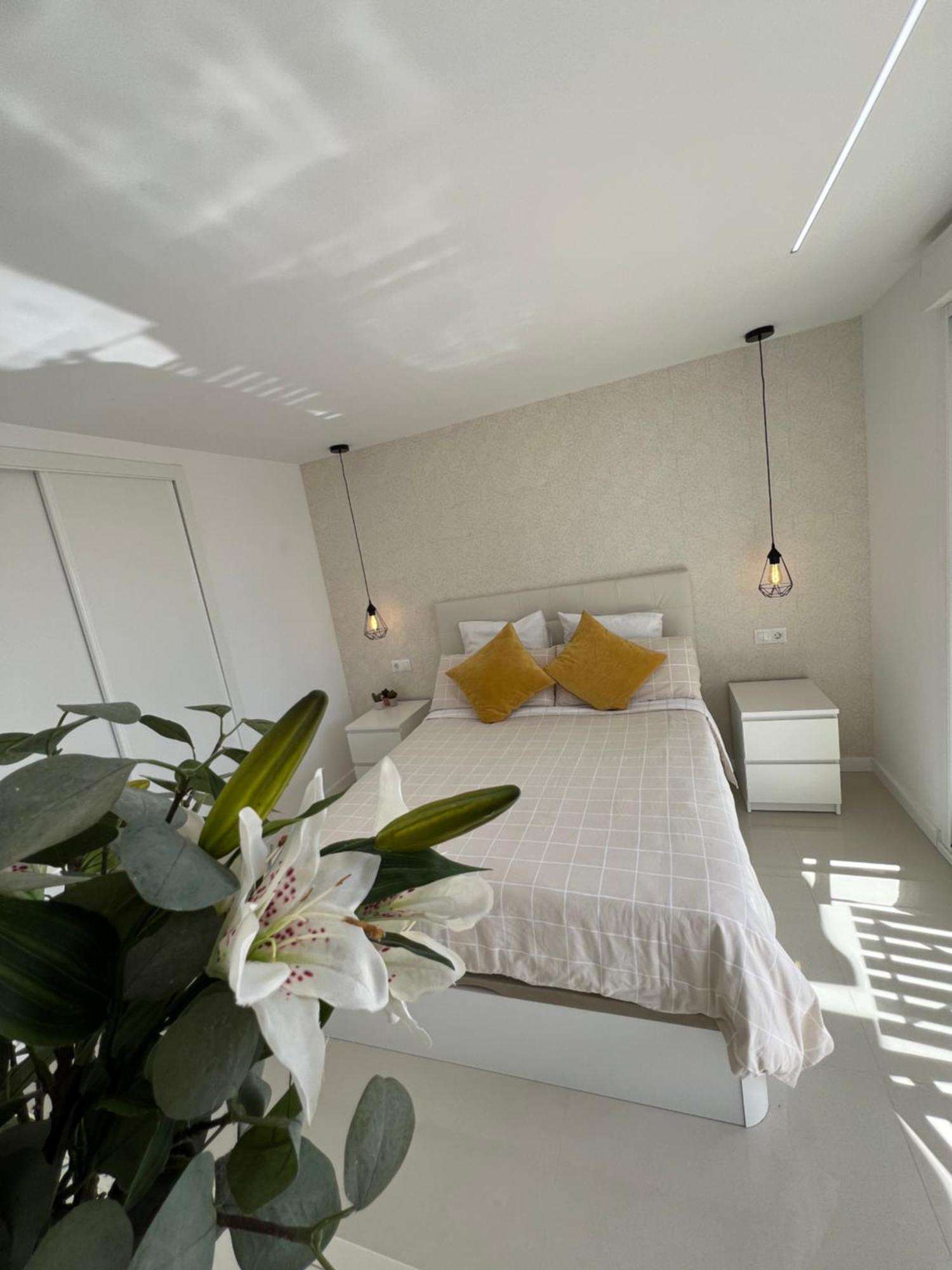 Luxury Bonanza Apartment เบนัลมาเดนา ภายนอก รูปภาพ