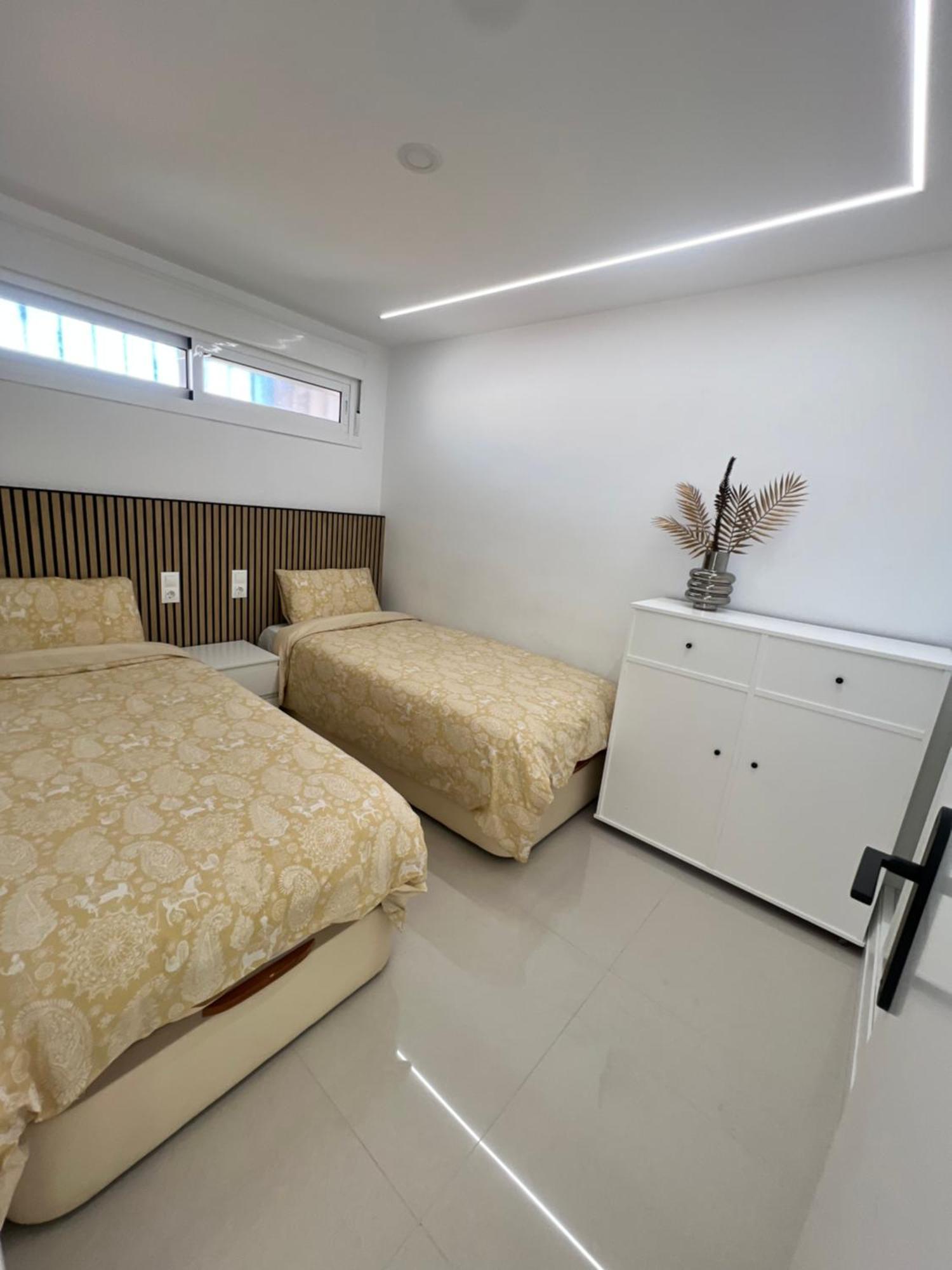 Luxury Bonanza Apartment เบนัลมาเดนา ภายนอก รูปภาพ